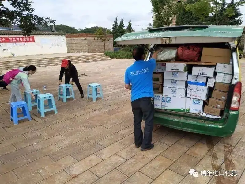 骄阳夏日，杭州瑞年为广大种植户提供技术服务